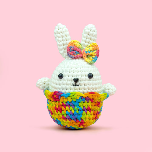 The Cute Crochet beginner kit - bunny with multicolor bow in rainbow egg shell