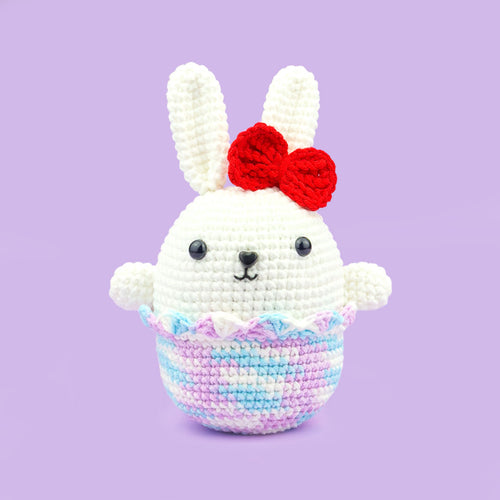The Cute Crochet beginner kit - white Bunny with red bow in pastel tie-dye egg shell