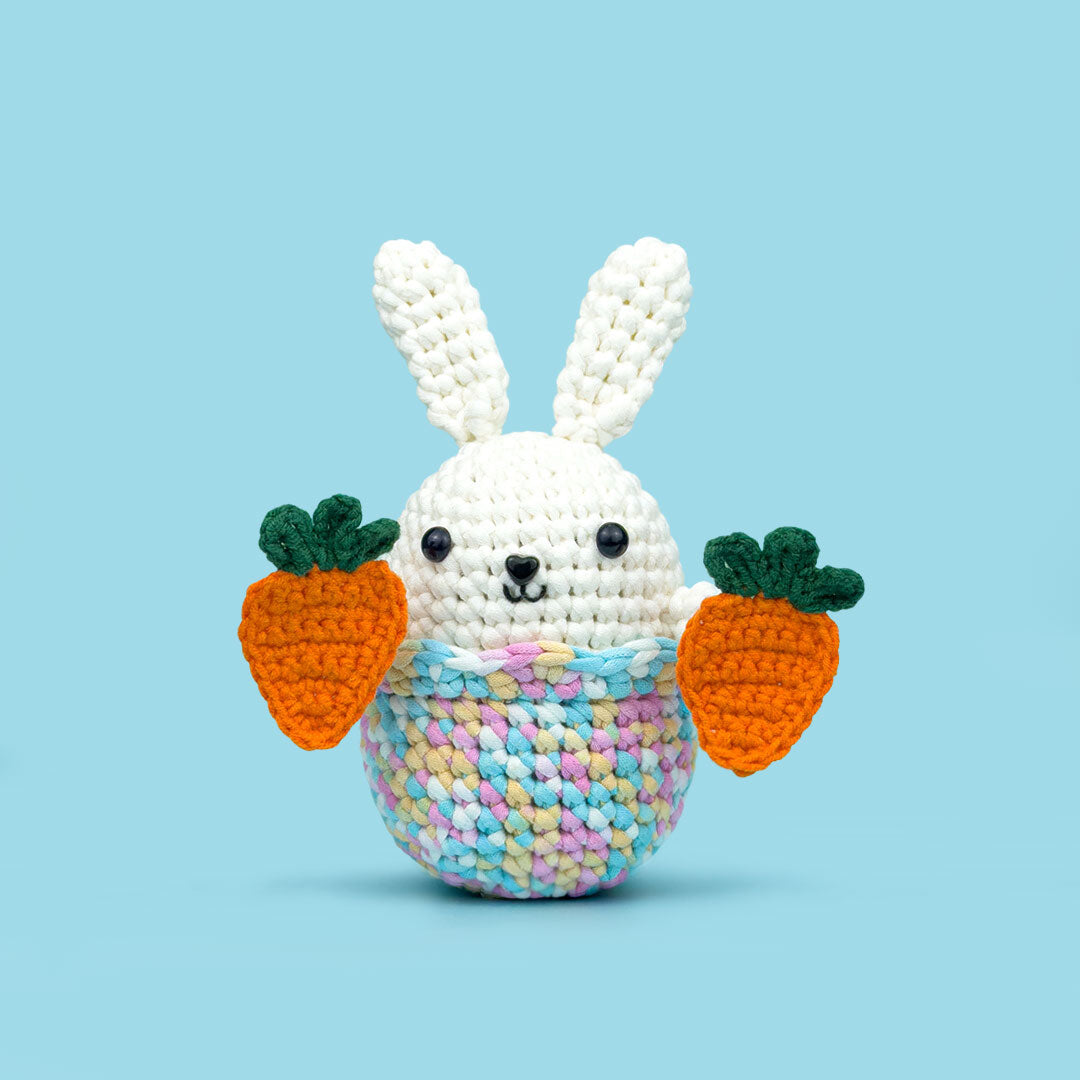 The Cute Crochet beginner kit - multicolor yarn bunny with Carrot Fidget Spinner