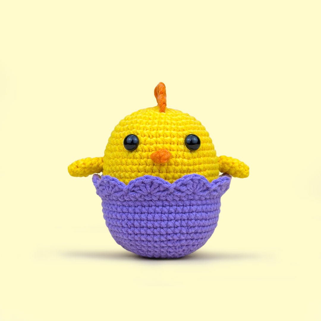 The Cute Crochet beginner kit - yellow chick in purple egg shell