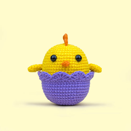 The Cute Crochet beginner kit - yellow chick in purple egg shell