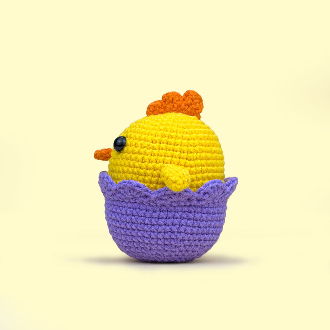 The Cute Crochet beginner kit - yellow chick in purple egg shell side