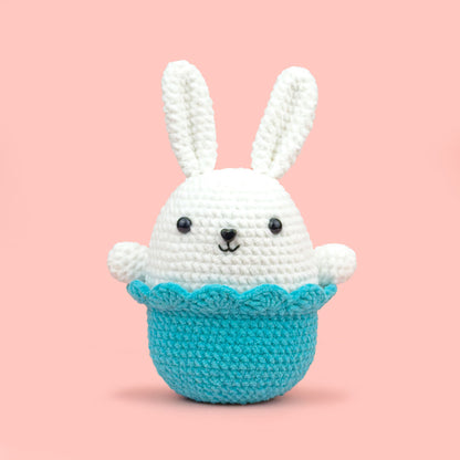 The Cute Crochet beginner kit - white bunny in blue egg shell