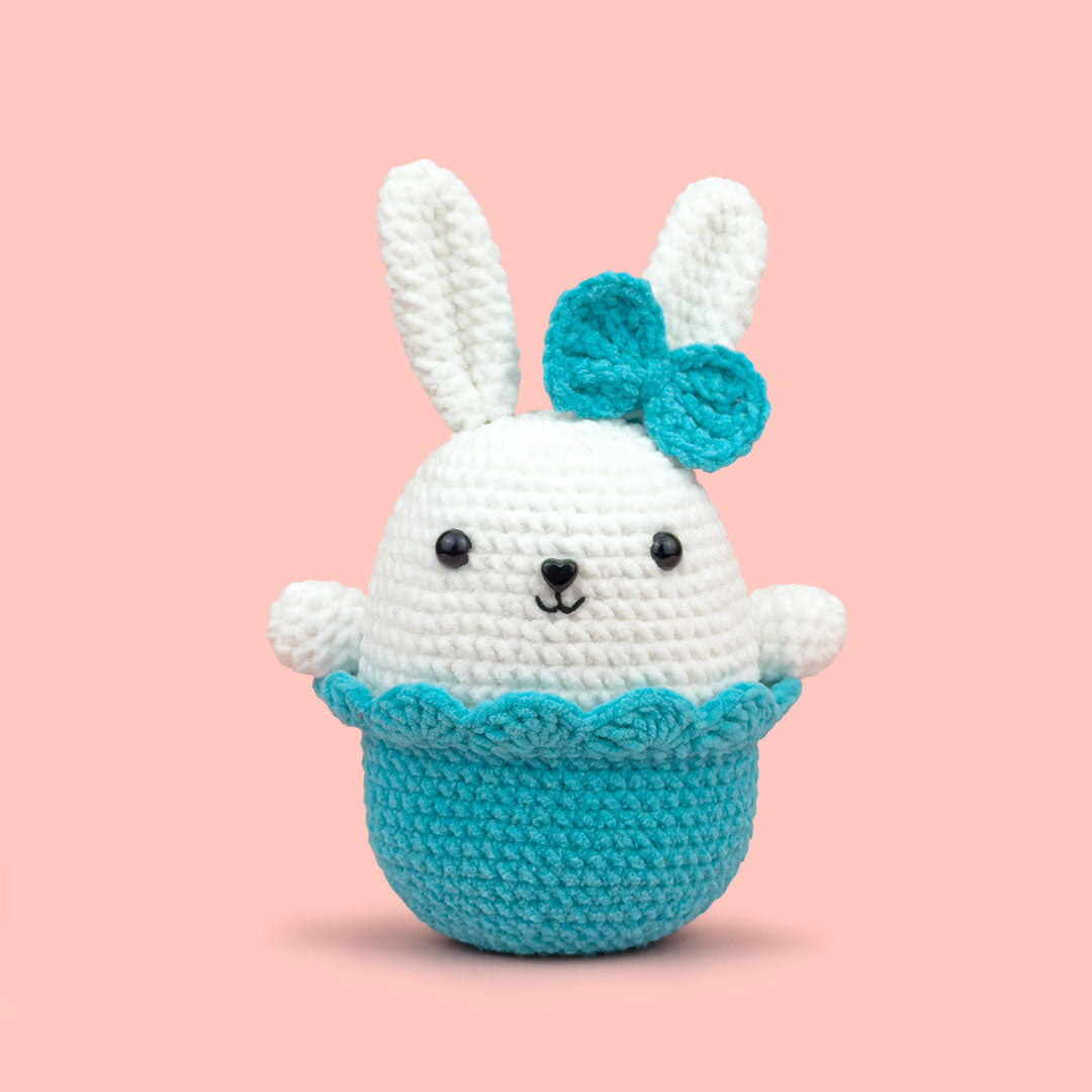 The Cute Crochet beginner kit - bunny with blue bow in blue egg shell