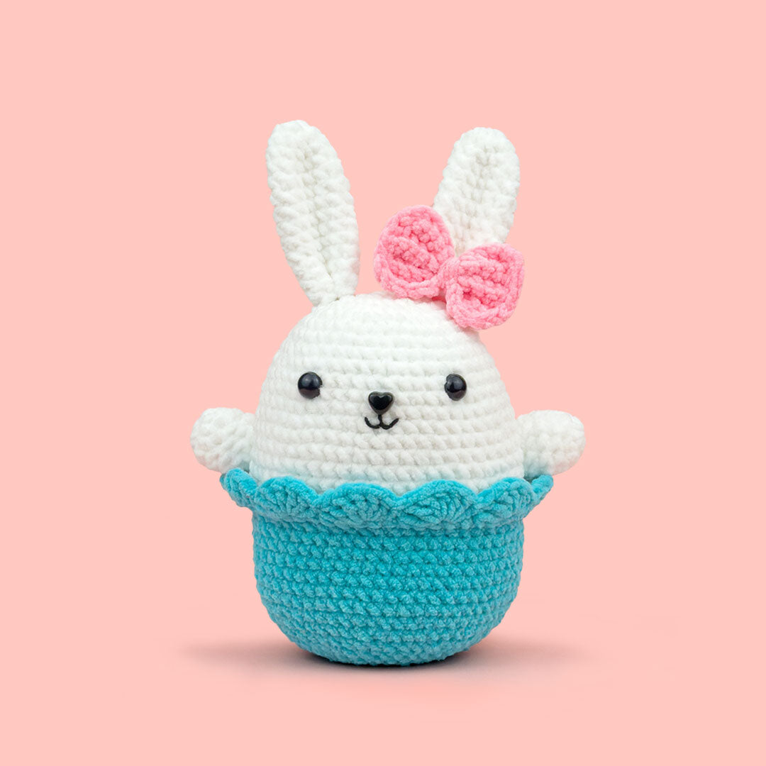 The Cute Crochet beginner kit - bunny with pink bow in blue egg shell