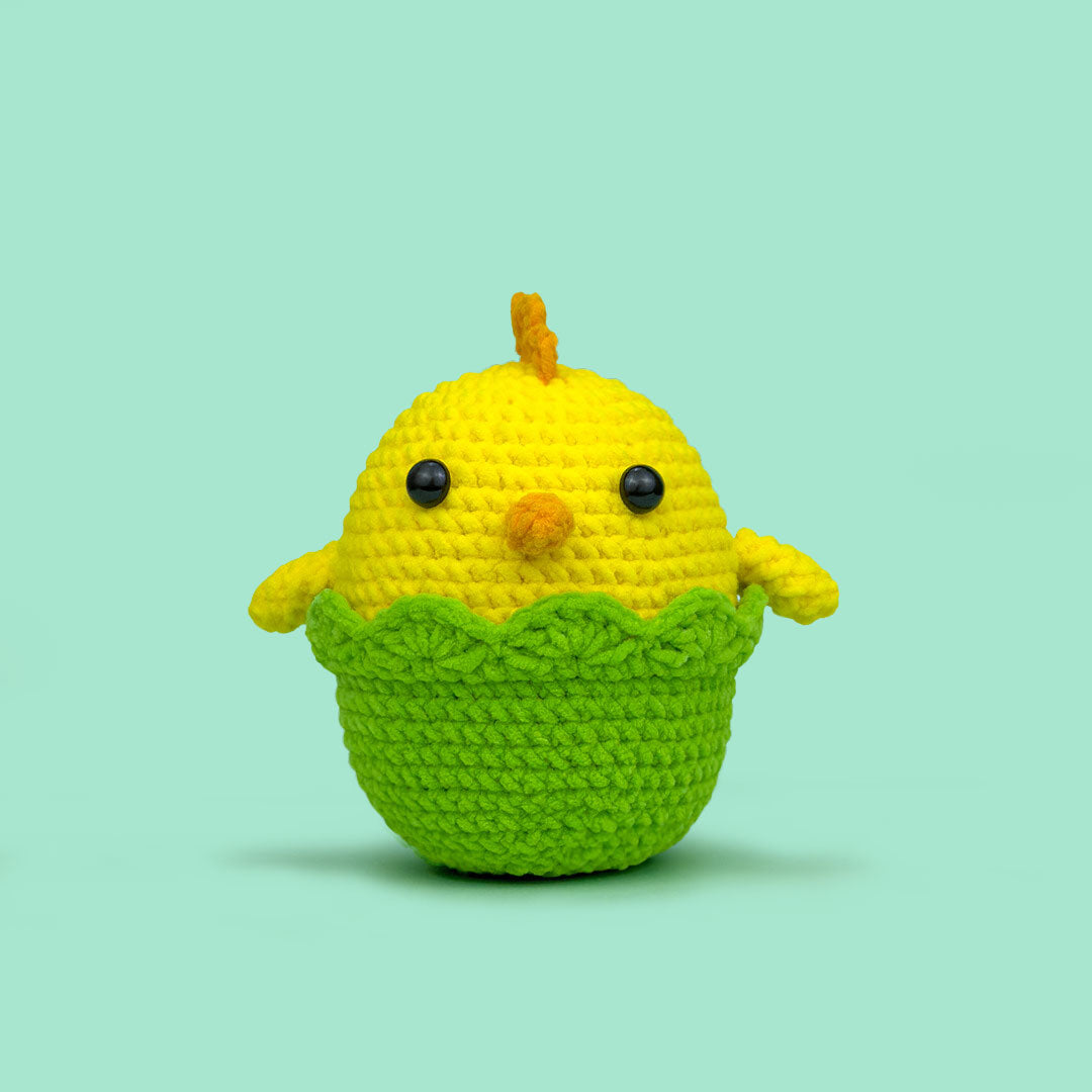 The Cute Crochet beginner kit - yellow chick in green egg shell