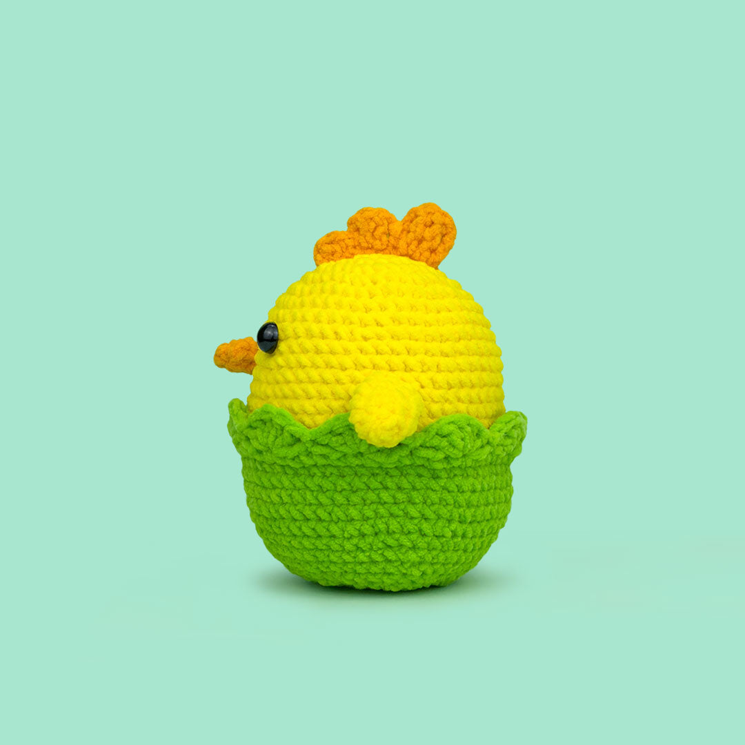 The Cute Crochet beginner kit - yellow chick in green egg shell side