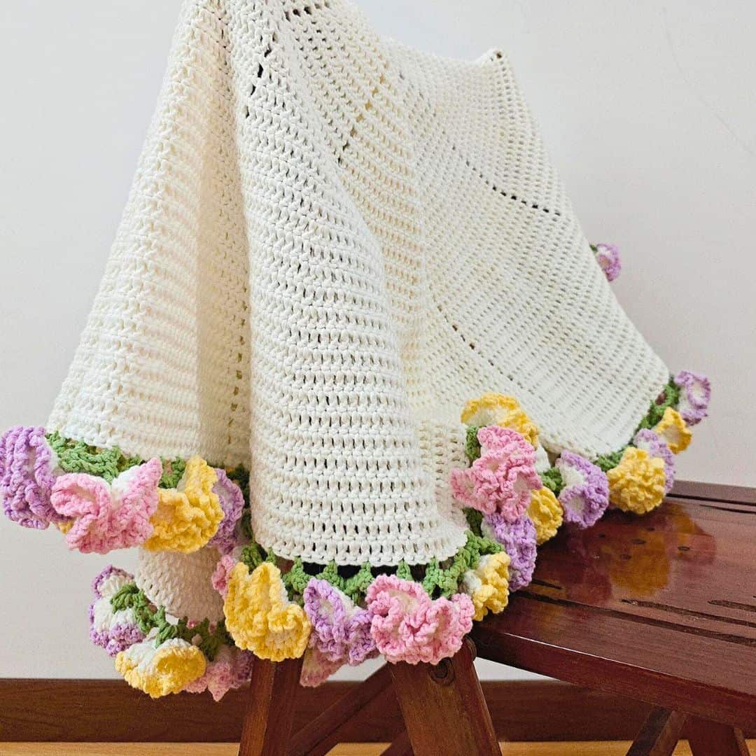 Crochet Carnation Blanket Pattern - TheCuteCrochet