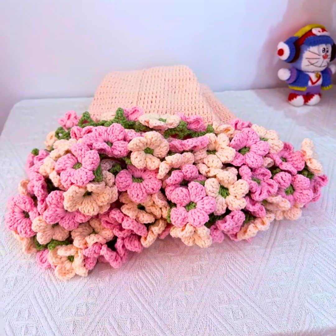 Hydrangea Crochet Bouquet Blanket - TheCuteCrochet