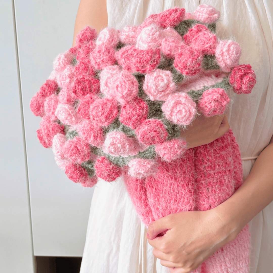 Strawberry Cloud Rose Bouquet Blanket - TheCuteCrochet